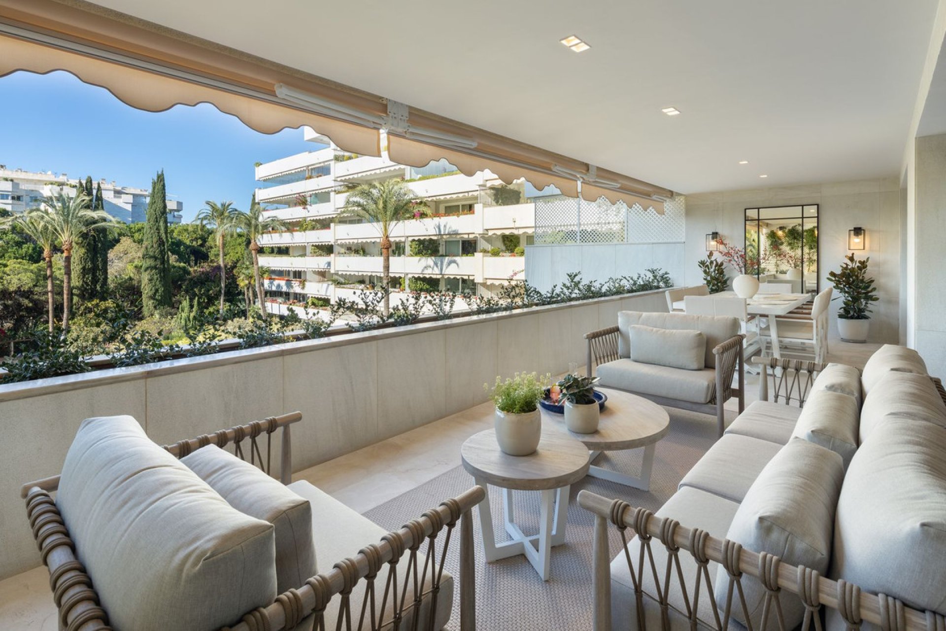 Resale - Apartment - Middle Floor Apartment - Marbella - Puerto Banús