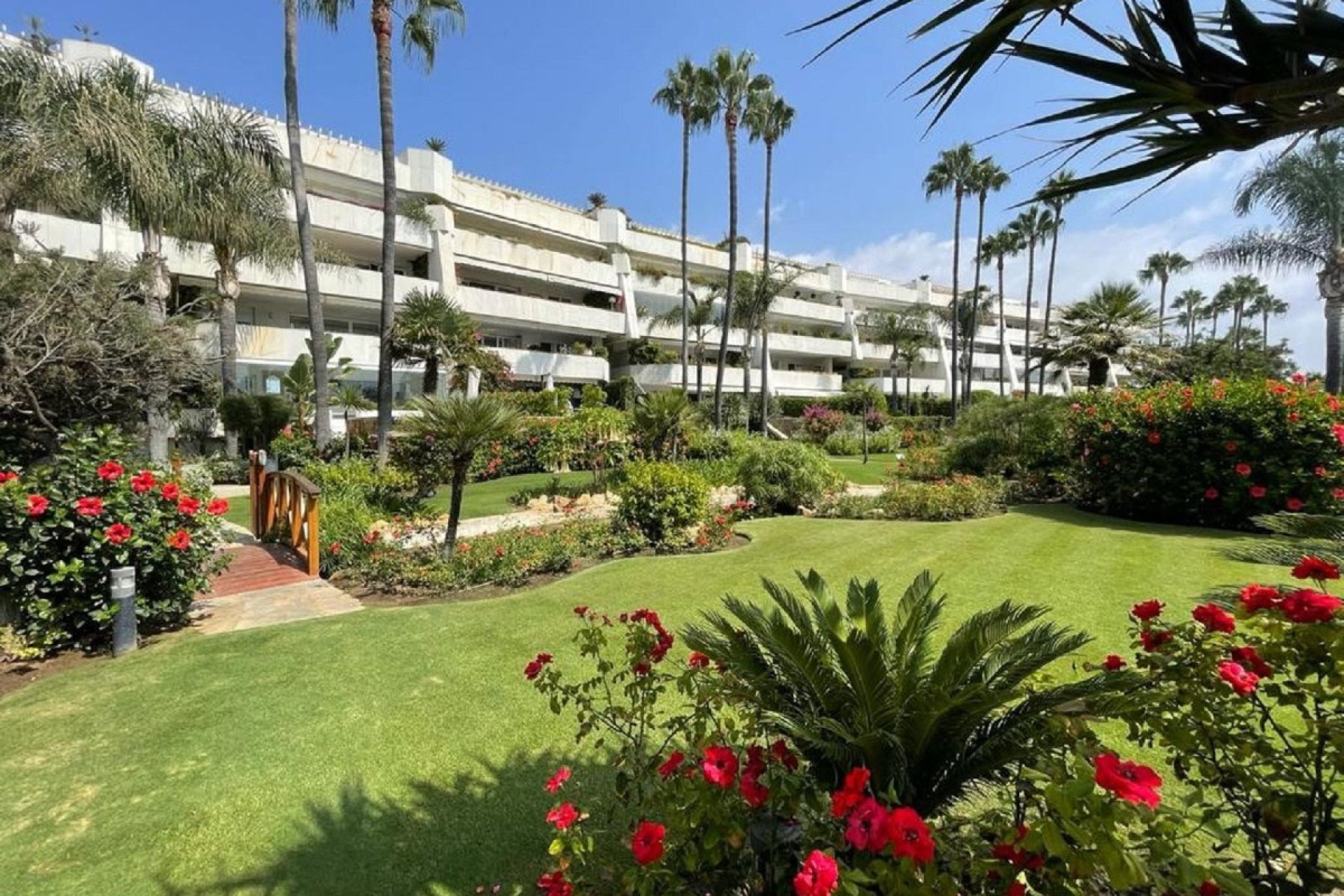 Resale - Apartment - Middle Floor Apartment - Marbella - Puerto Banús