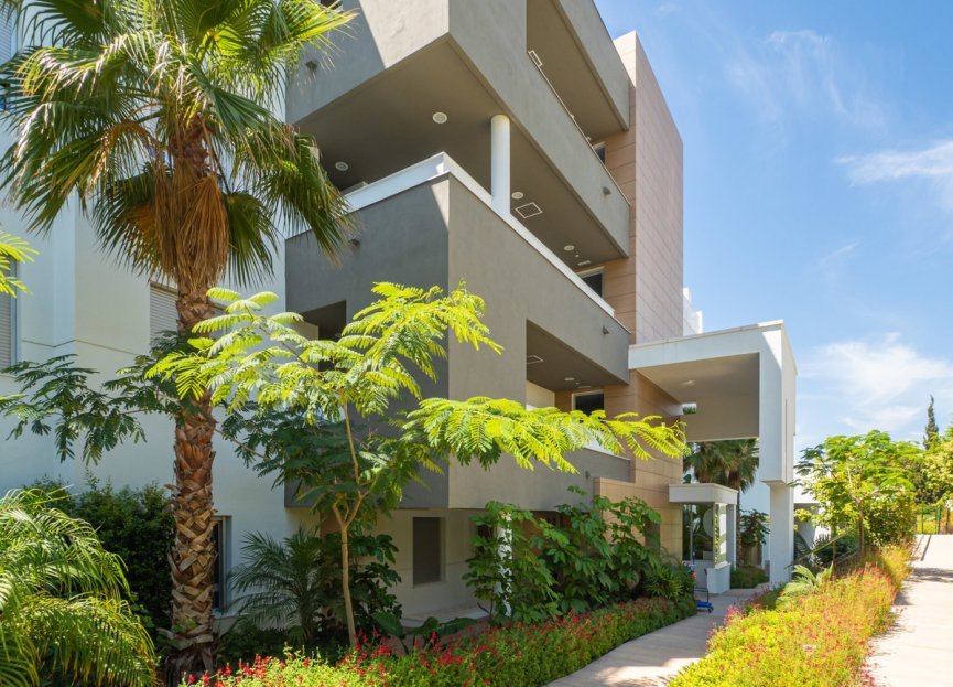 Resale - Apartment - Middle Floor Apartment - Marbella - Puerto Banús