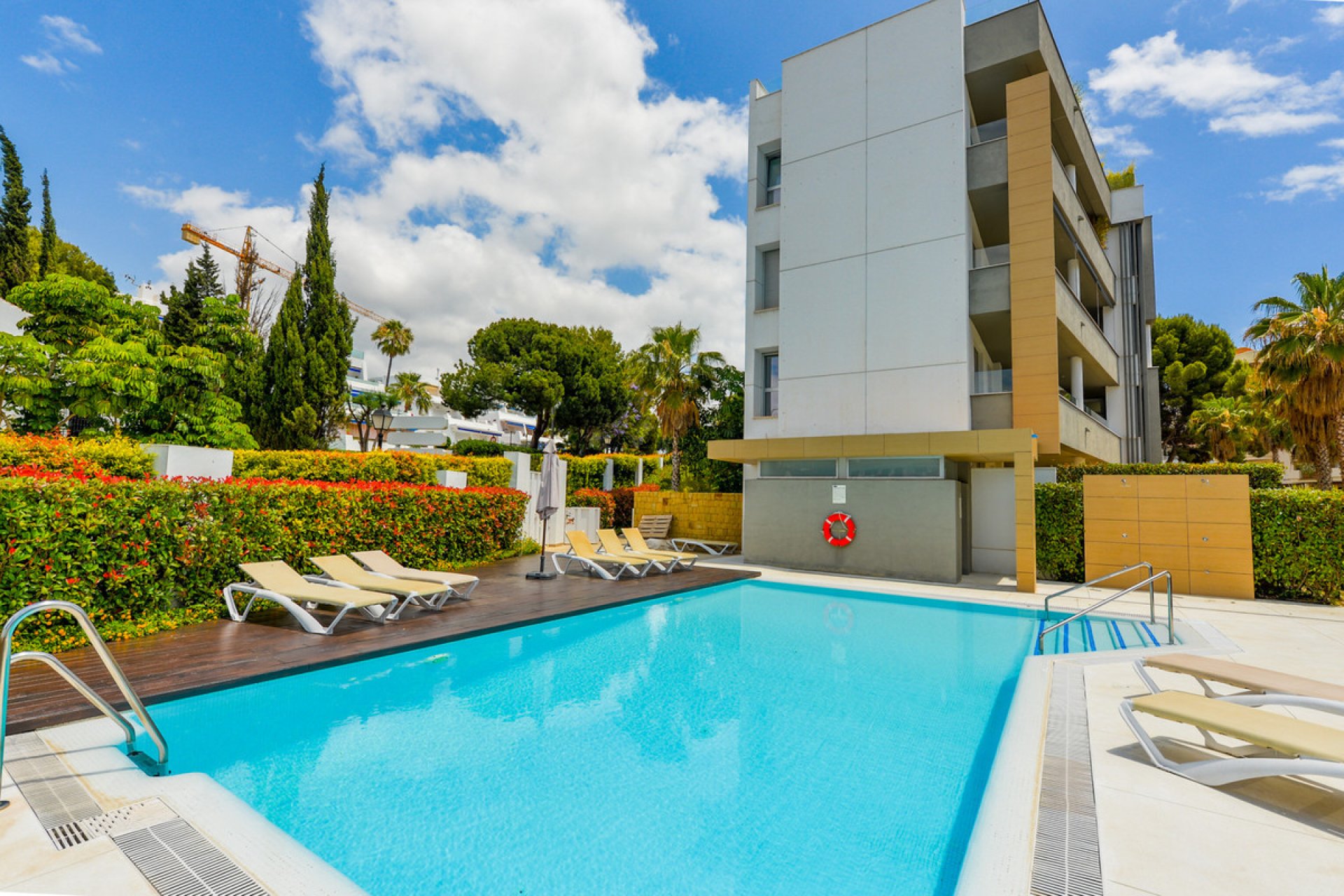 Resale - Apartment - Middle Floor Apartment - Marbella - Puerto Banús