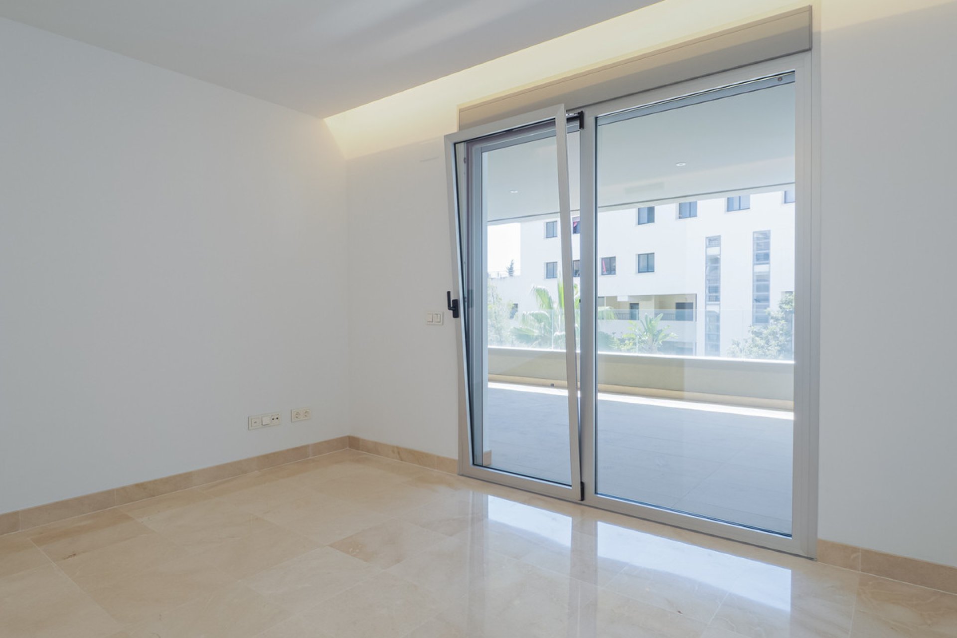 Resale - Apartment - Middle Floor Apartment - Marbella - Puerto Banús