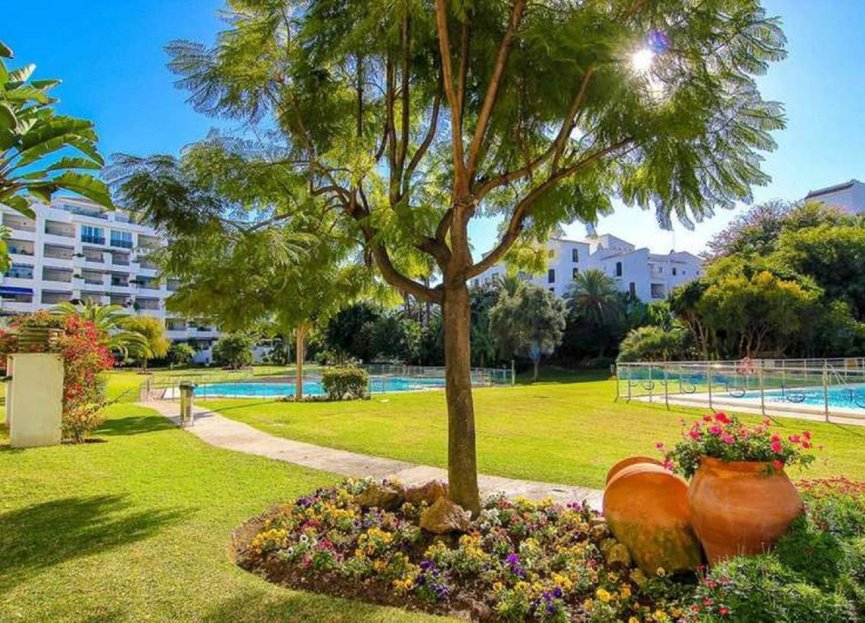 Resale - Apartment - Middle Floor Apartment - Marbella - Puerto Banús