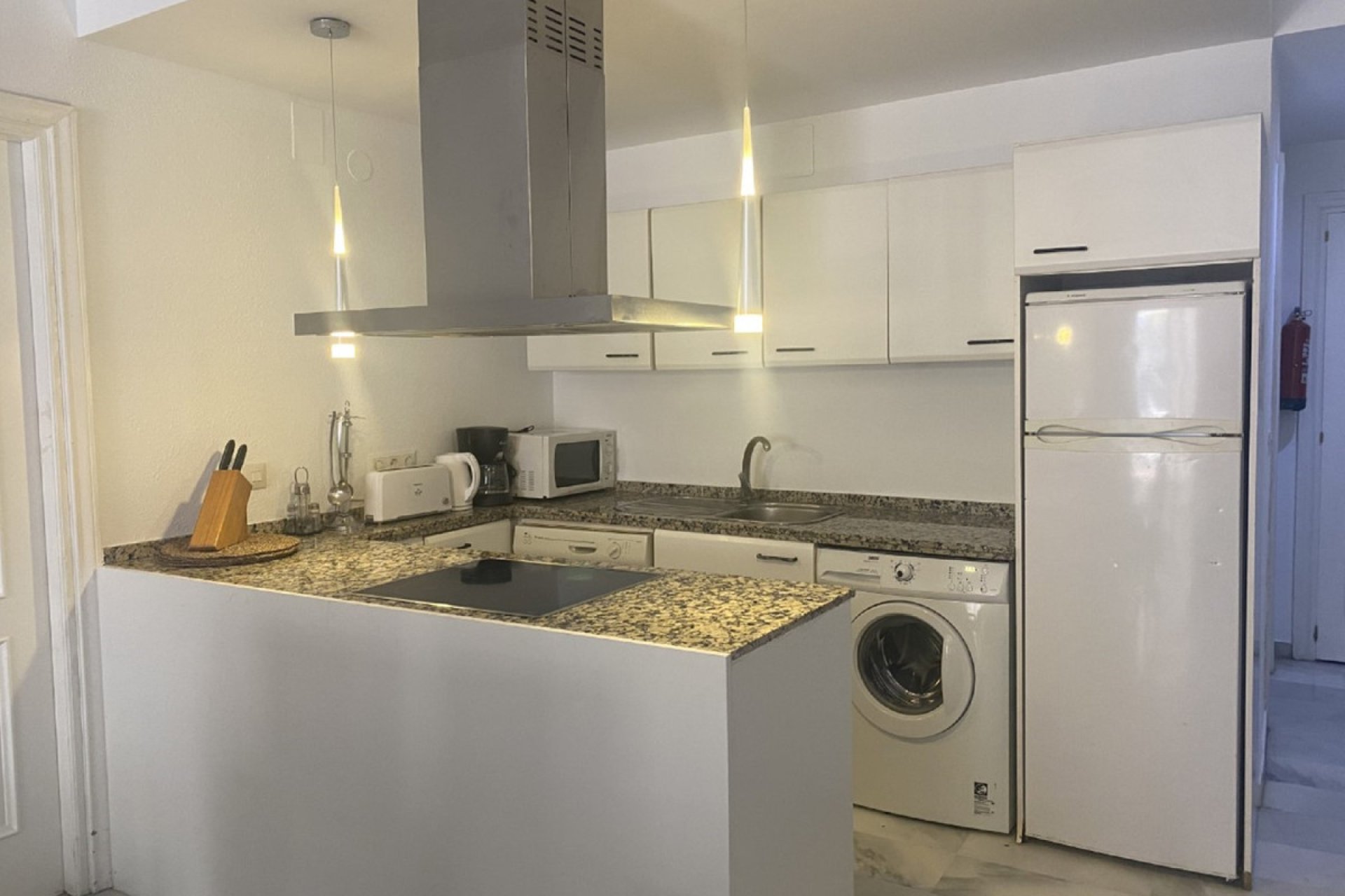 Resale - Apartment - Middle Floor Apartment - Marbella - Puerto Banús