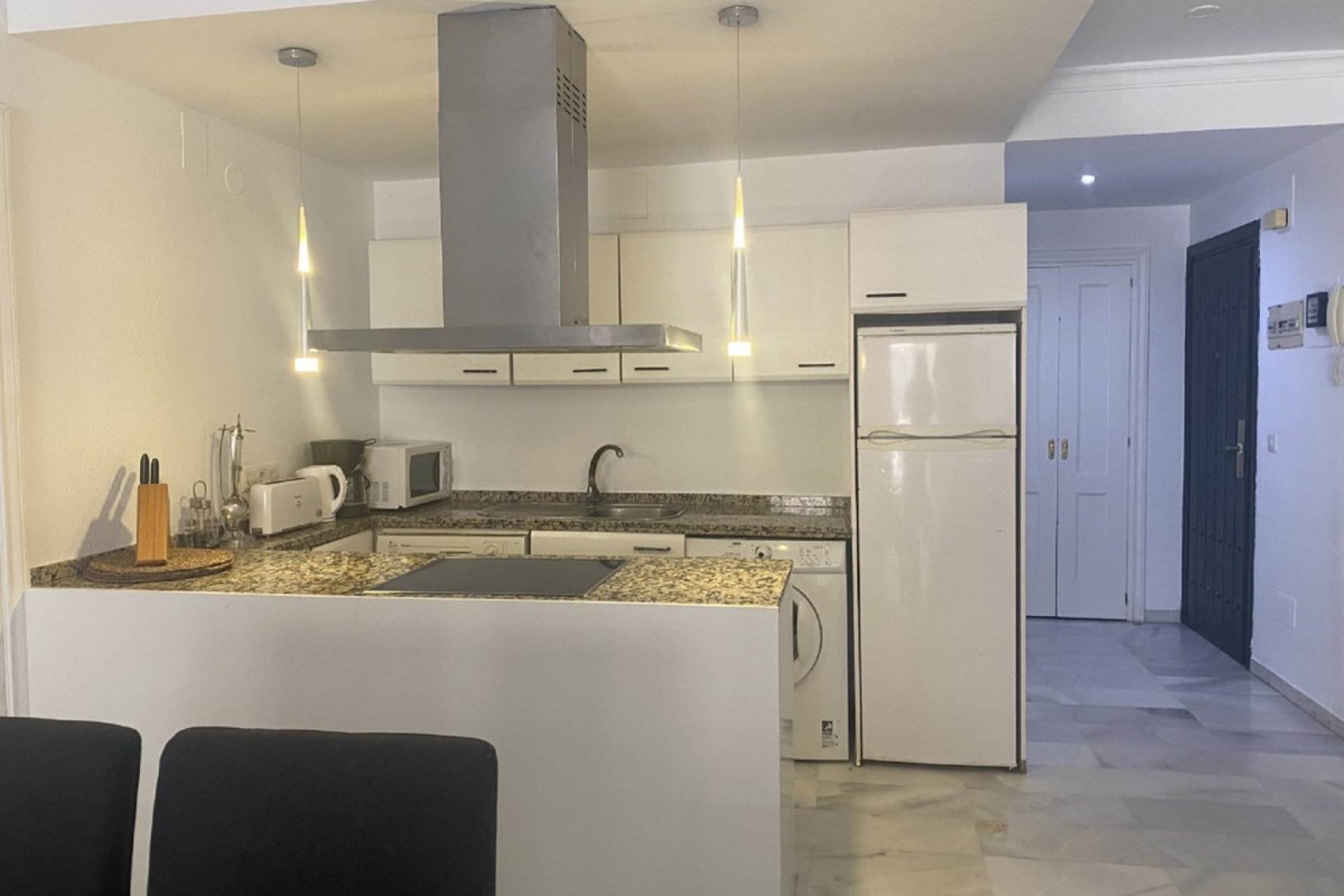 Resale - Apartment - Middle Floor Apartment - Marbella - Puerto Banús