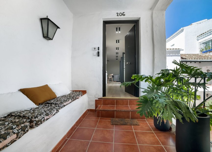 Resale - Apartment - Middle Floor Apartment - Marbella - Puerto Banús