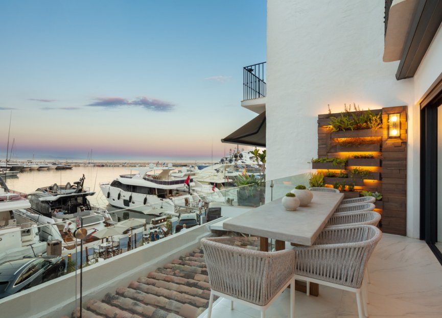 Resale - Apartment - Middle Floor Apartment - Marbella - Puerto Banús