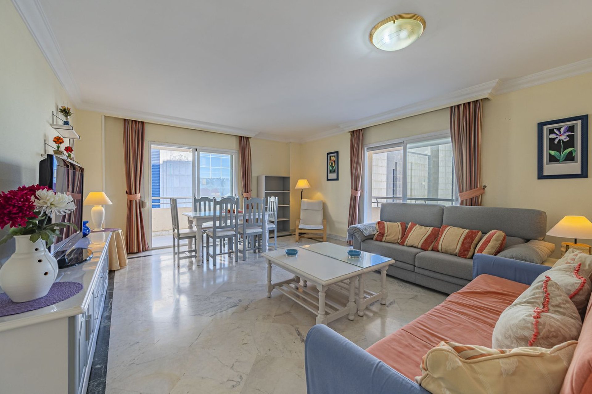 Resale - Apartment - Middle Floor Apartment - Marbella - Puerto Banús