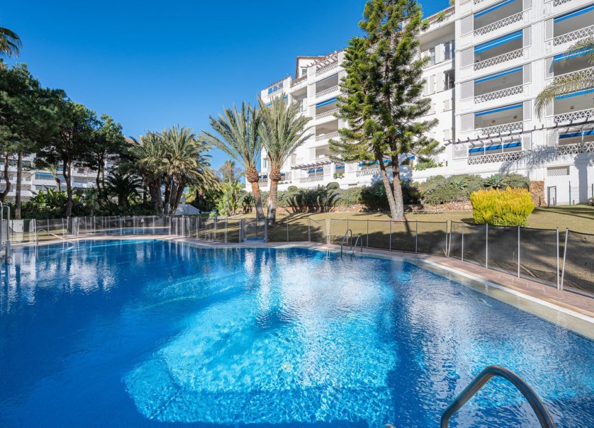 Resale - Apartment - Middle Floor Apartment - Marbella - Puerto Banús