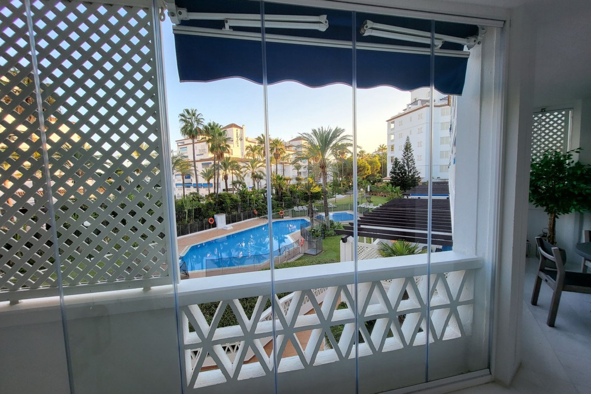 Resale - Apartment - Middle Floor Apartment - Marbella - Puerto Banús