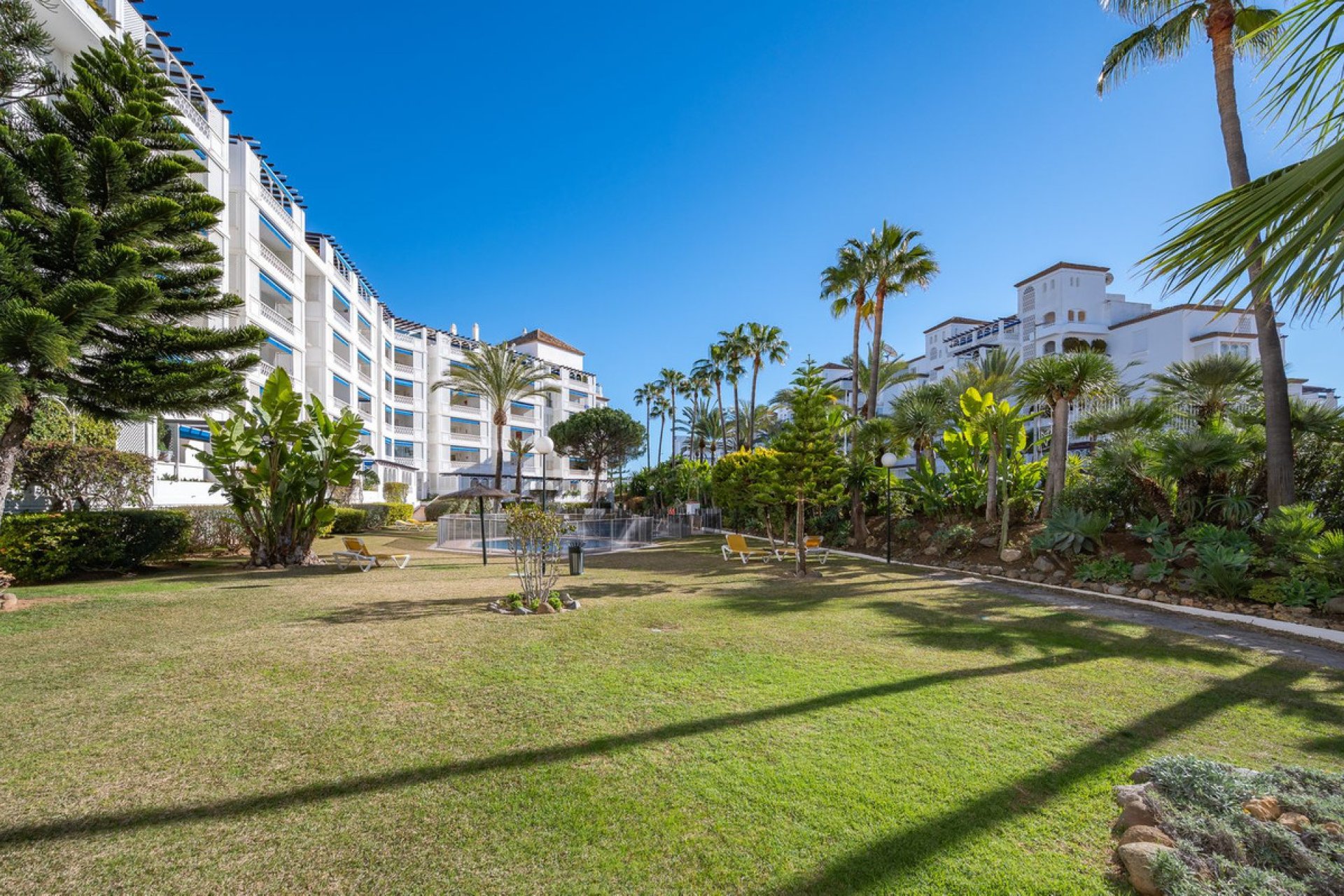 Resale - Apartment - Middle Floor Apartment - Marbella - Puerto Banús