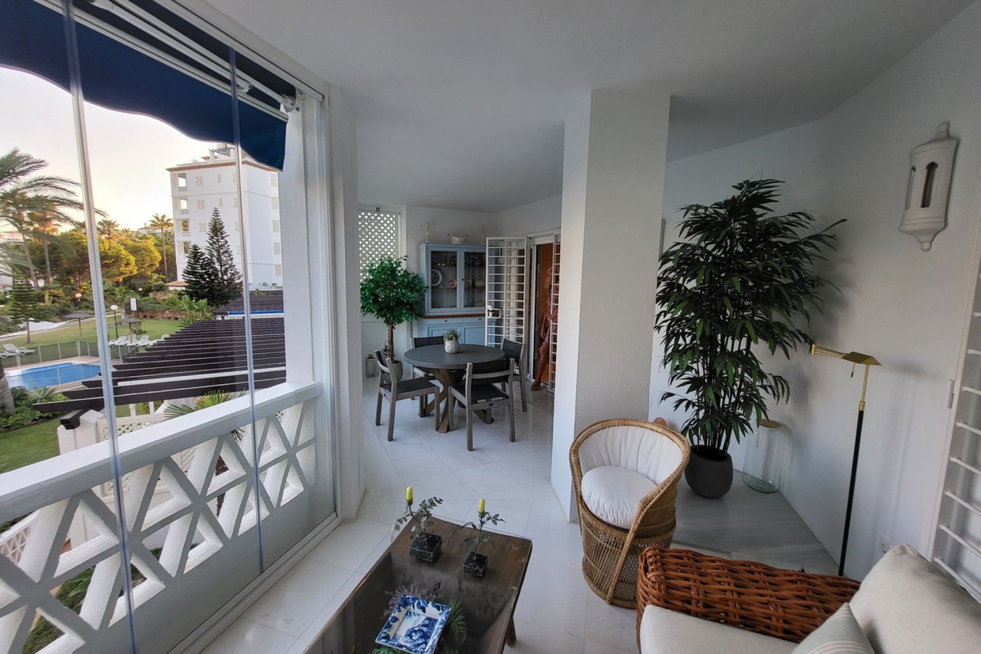 Resale - Apartment - Middle Floor Apartment - Marbella - Puerto Banús