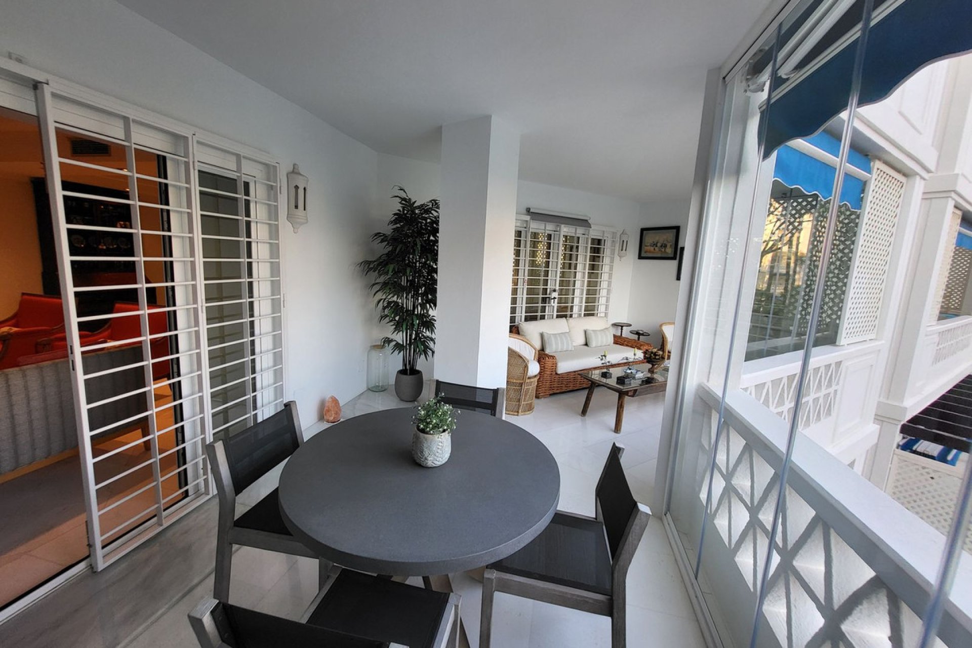 Resale - Apartment - Middle Floor Apartment - Marbella - Puerto Banús