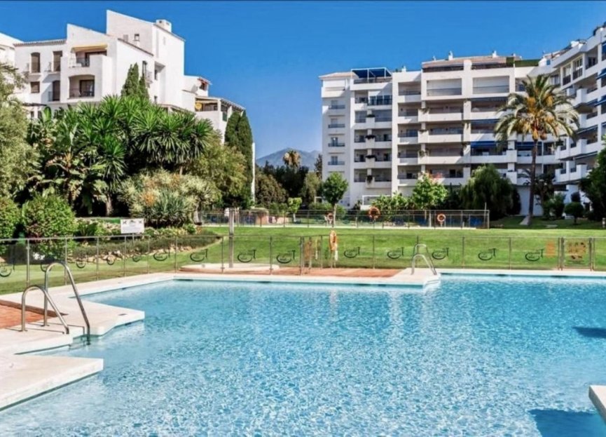 Resale - Apartment - Middle Floor Apartment - Marbella - Puerto Banús