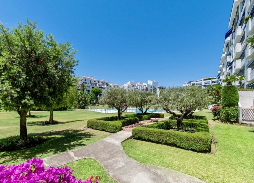 Resale - Apartment - Middle Floor Apartment - Marbella - Puerto Banús