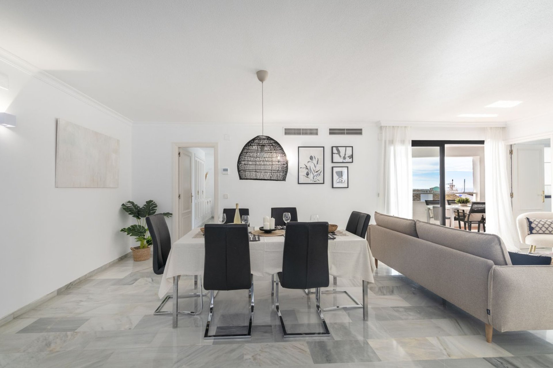 Resale - Apartment - Middle Floor Apartment - Marbella - Puerto Banús