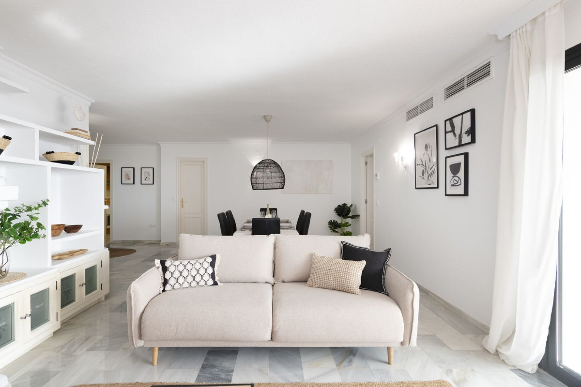 Resale - Apartment - Middle Floor Apartment - Marbella - Puerto Banús