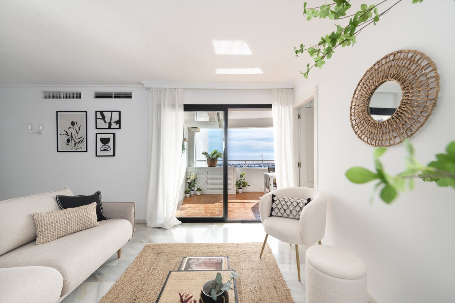 Resale - Apartment - Middle Floor Apartment - Marbella - Puerto Banús