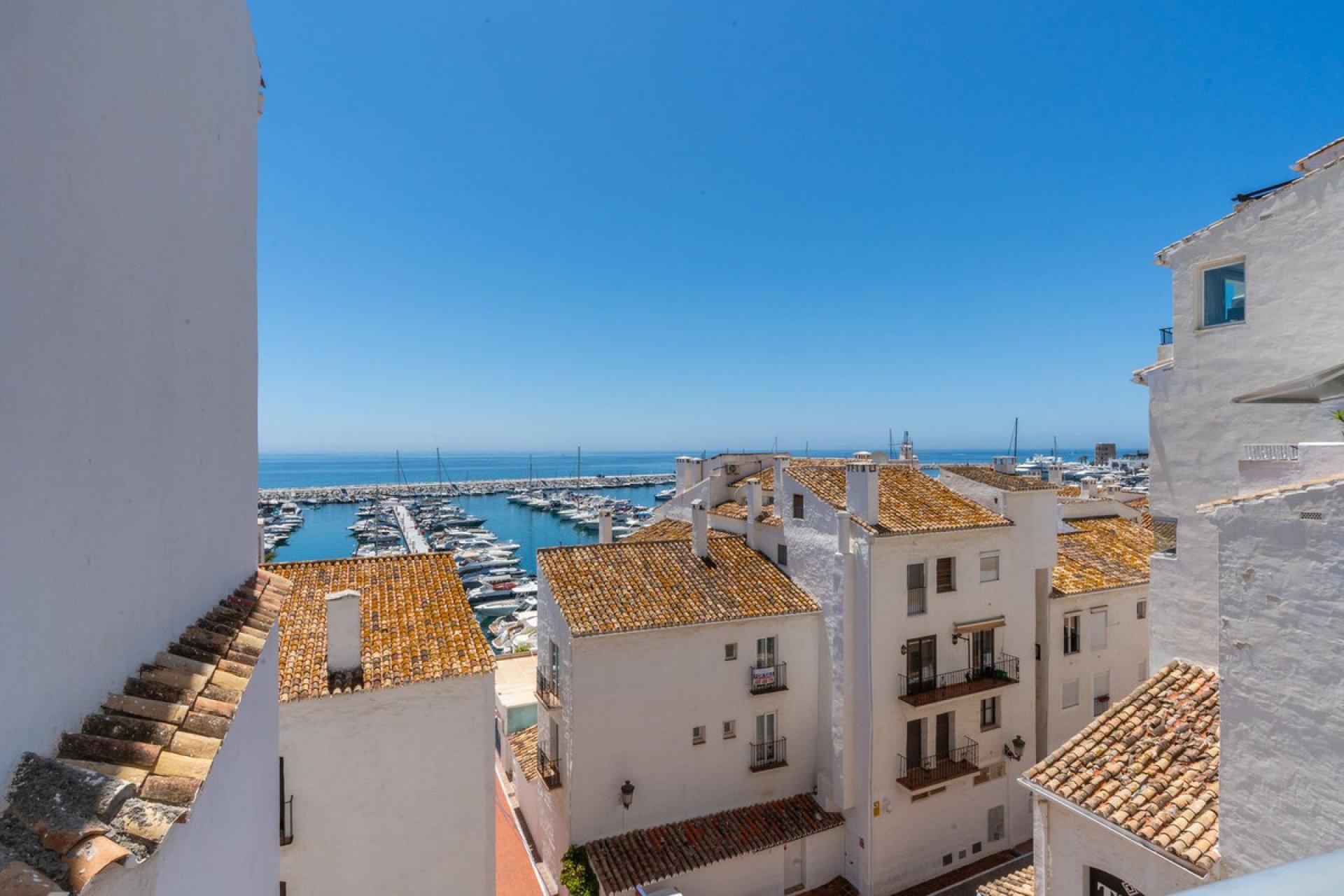 Resale - Apartment - Middle Floor Apartment - Marbella - Puerto Banús