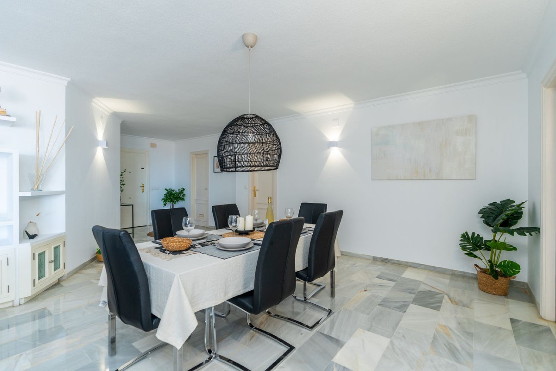 Resale - Apartment - Middle Floor Apartment - Marbella - Puerto Banús