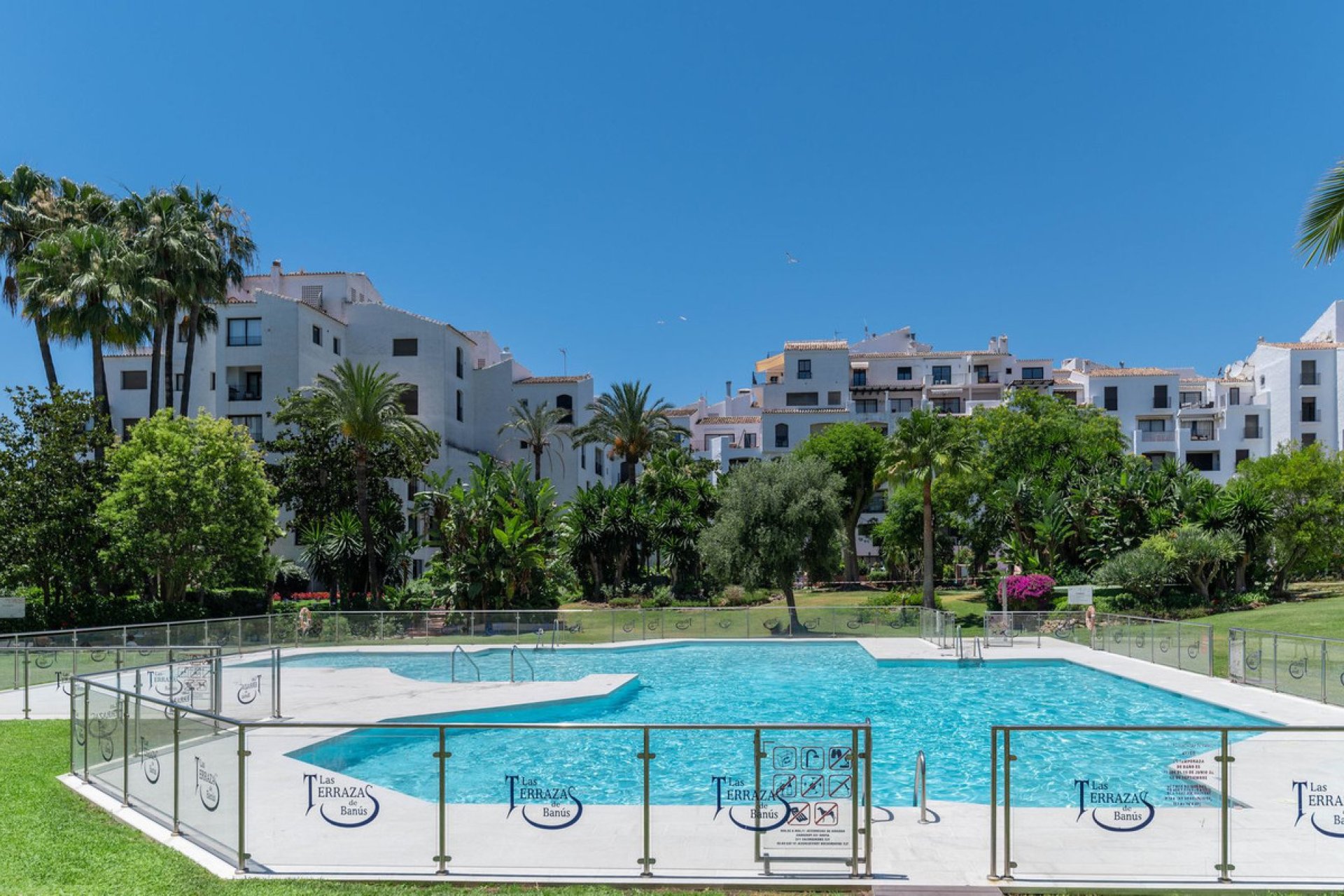 Resale - Apartment - Middle Floor Apartment - Marbella - Puerto Banús