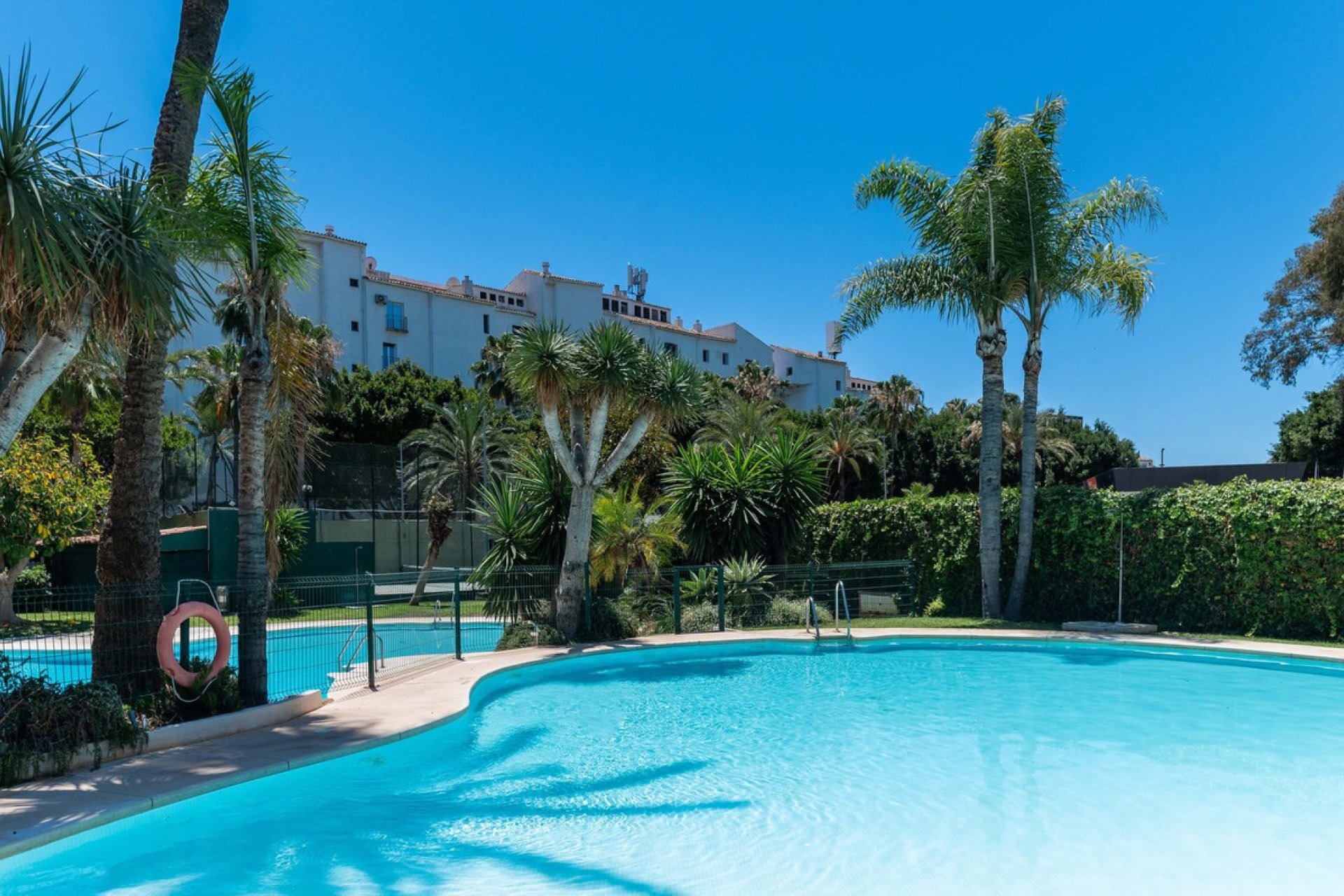 Resale - Apartment - Middle Floor Apartment - Marbella - Puerto Banús