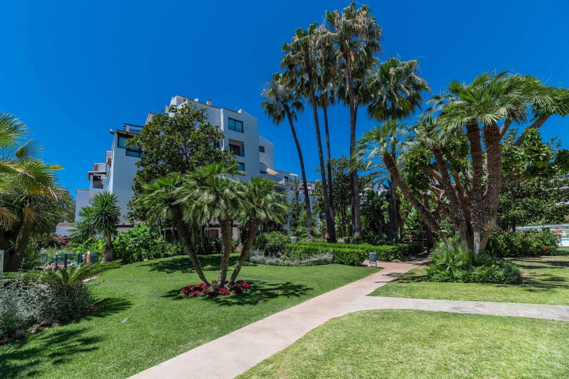 Resale - Apartment - Middle Floor Apartment - Marbella - Puerto Banús