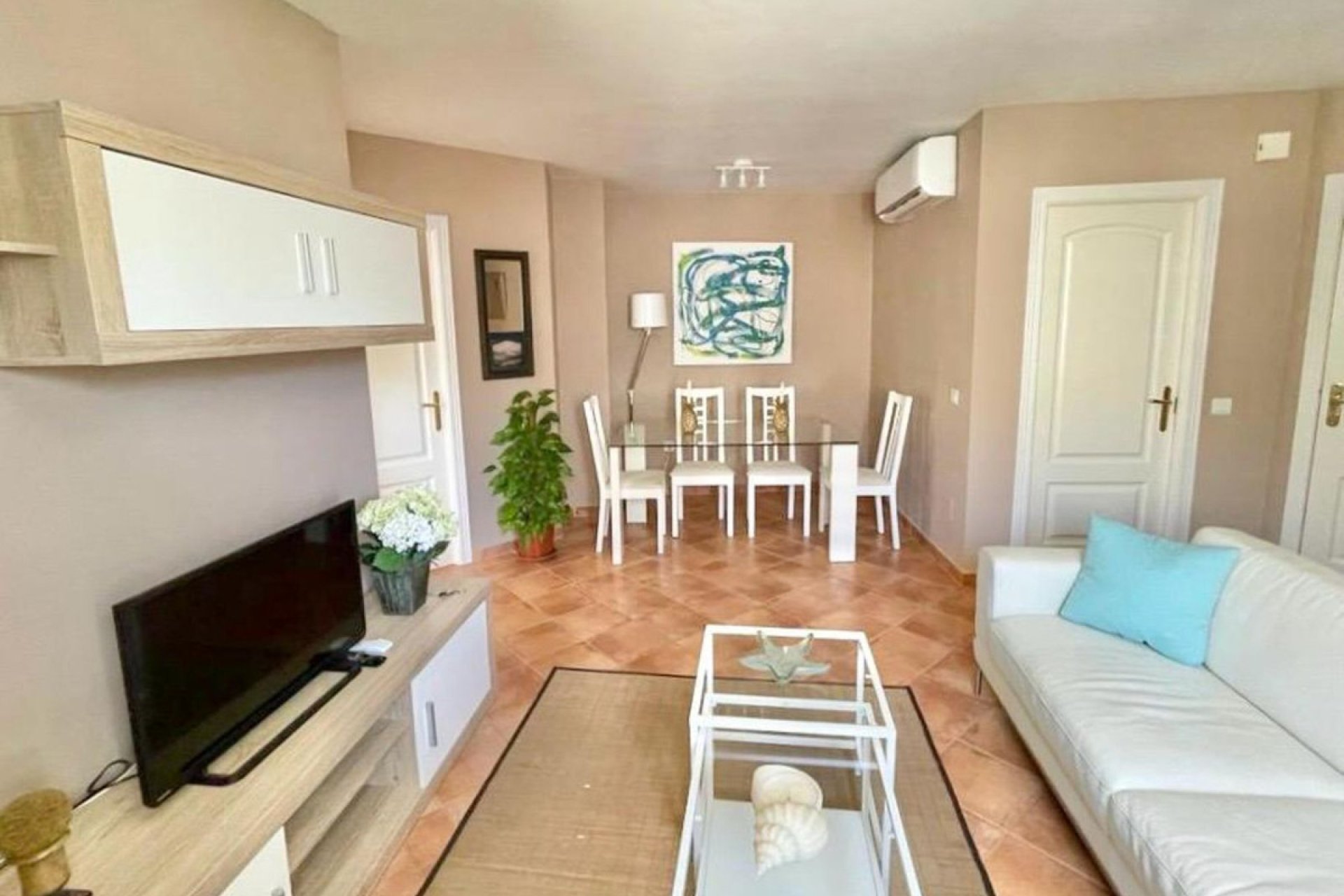 Resale - Apartment - Middle Floor Apartment - Marbella - Puerto Banús