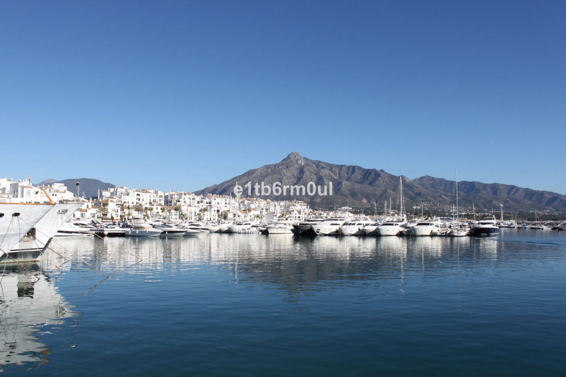 Resale - Apartment - Middle Floor Apartment - Marbella - Puerto Banús