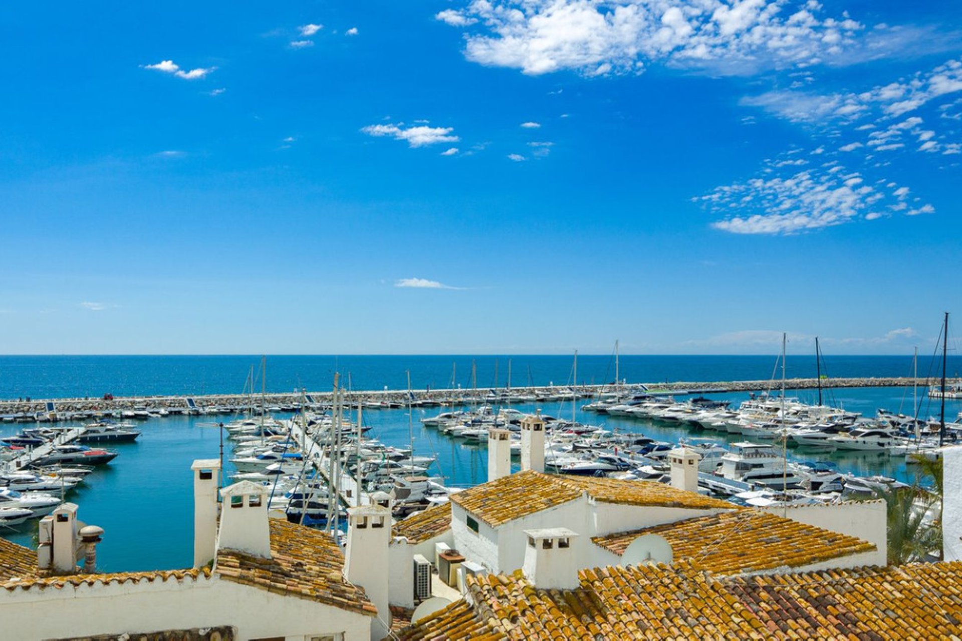 Resale - Apartment - Middle Floor Apartment - Marbella - Puerto Banús