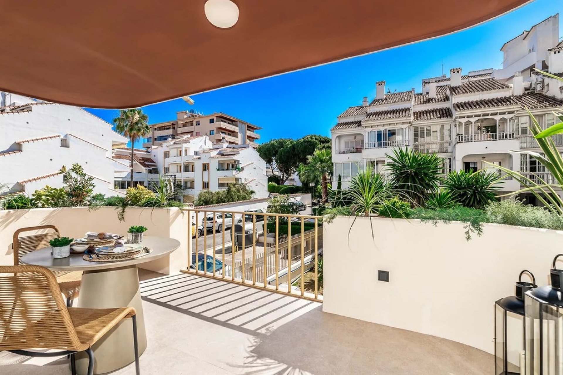 Resale - Apartment - Middle Floor Apartment - Marbella - Puerto Banús