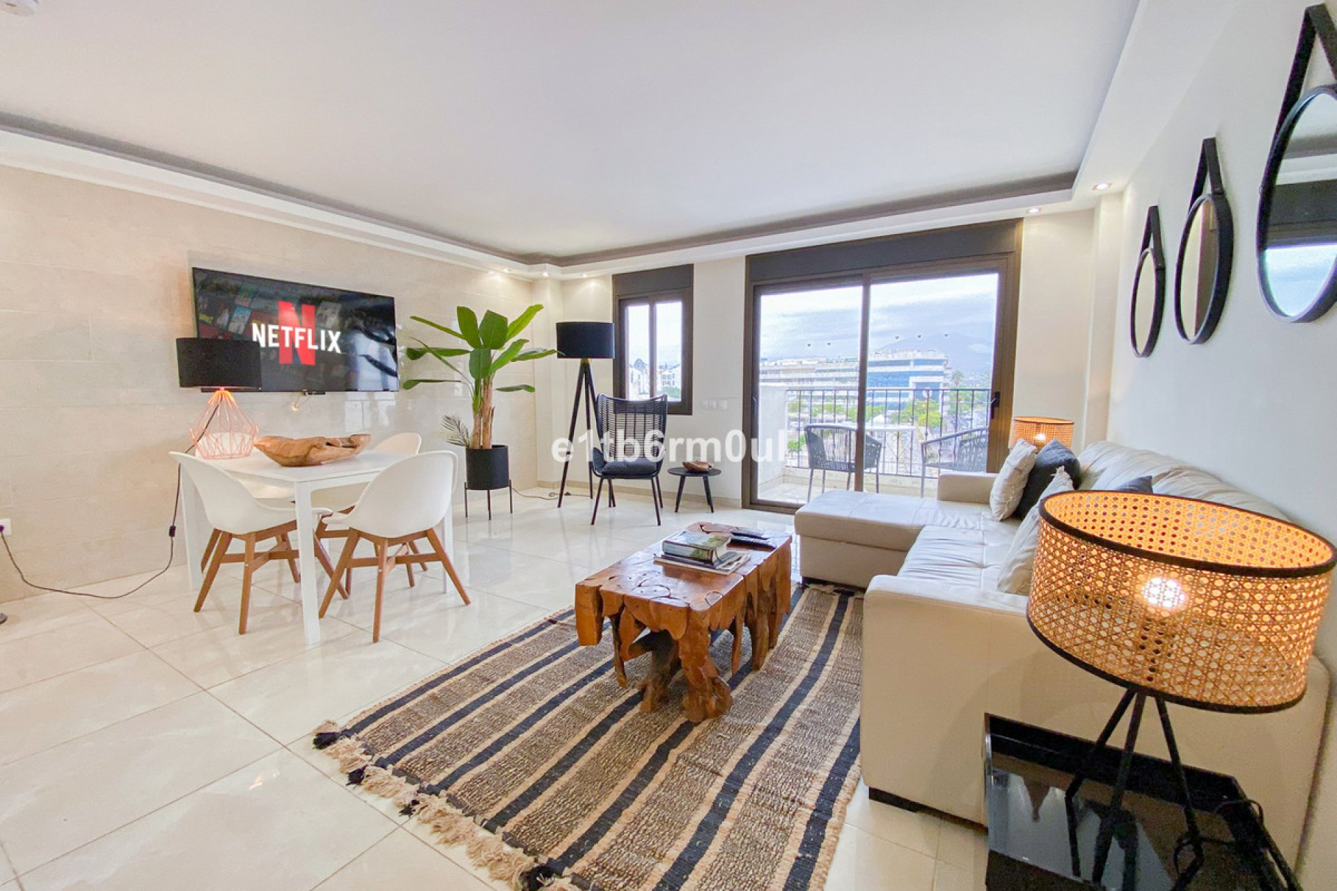 Resale - Apartment - Middle Floor Apartment - Marbella - Puerto Banús