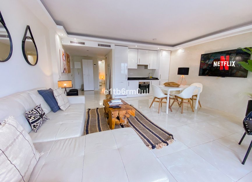 Resale - Apartment - Middle Floor Apartment - Marbella - Puerto Banús