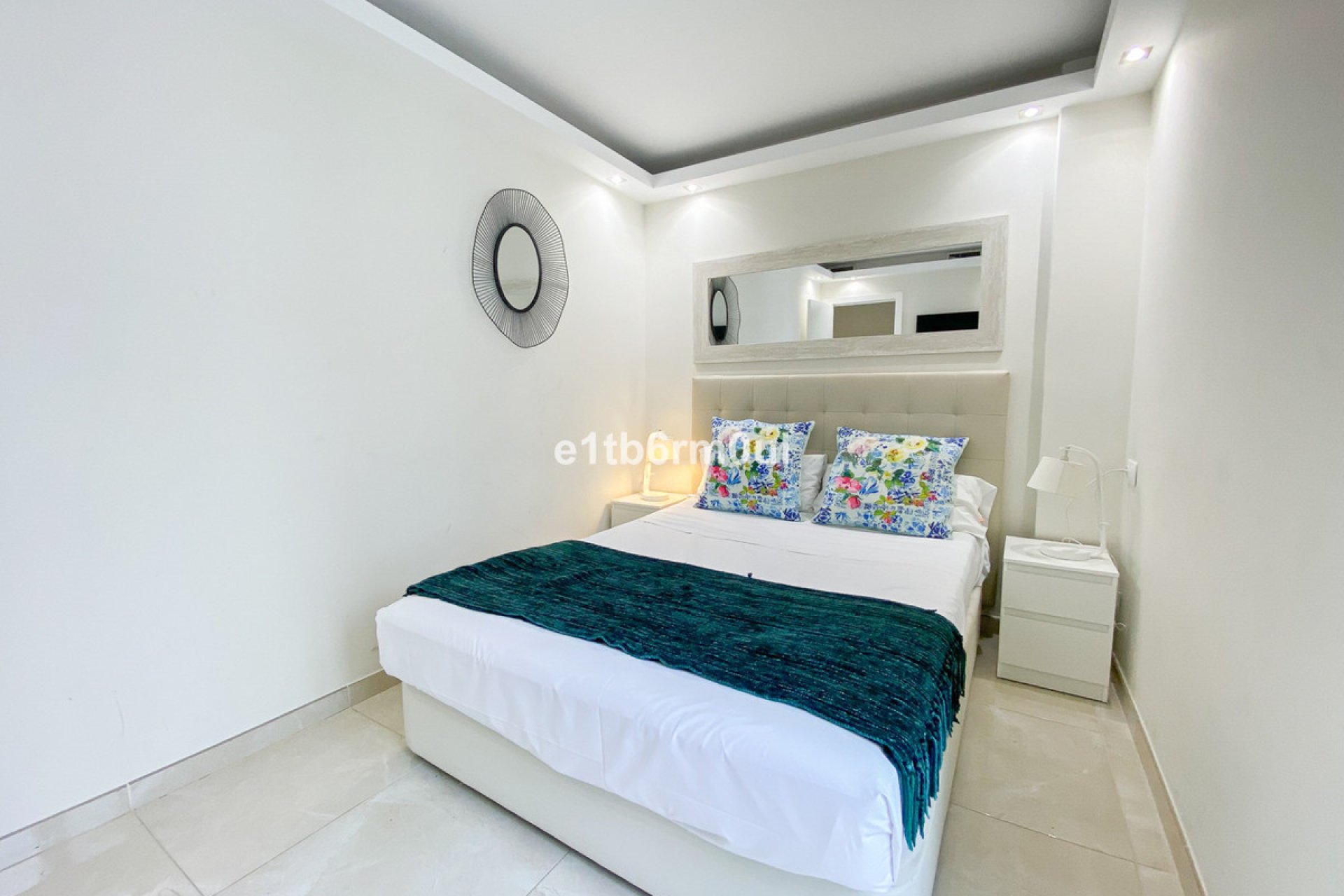 Resale - Apartment - Middle Floor Apartment - Marbella - Puerto Banús