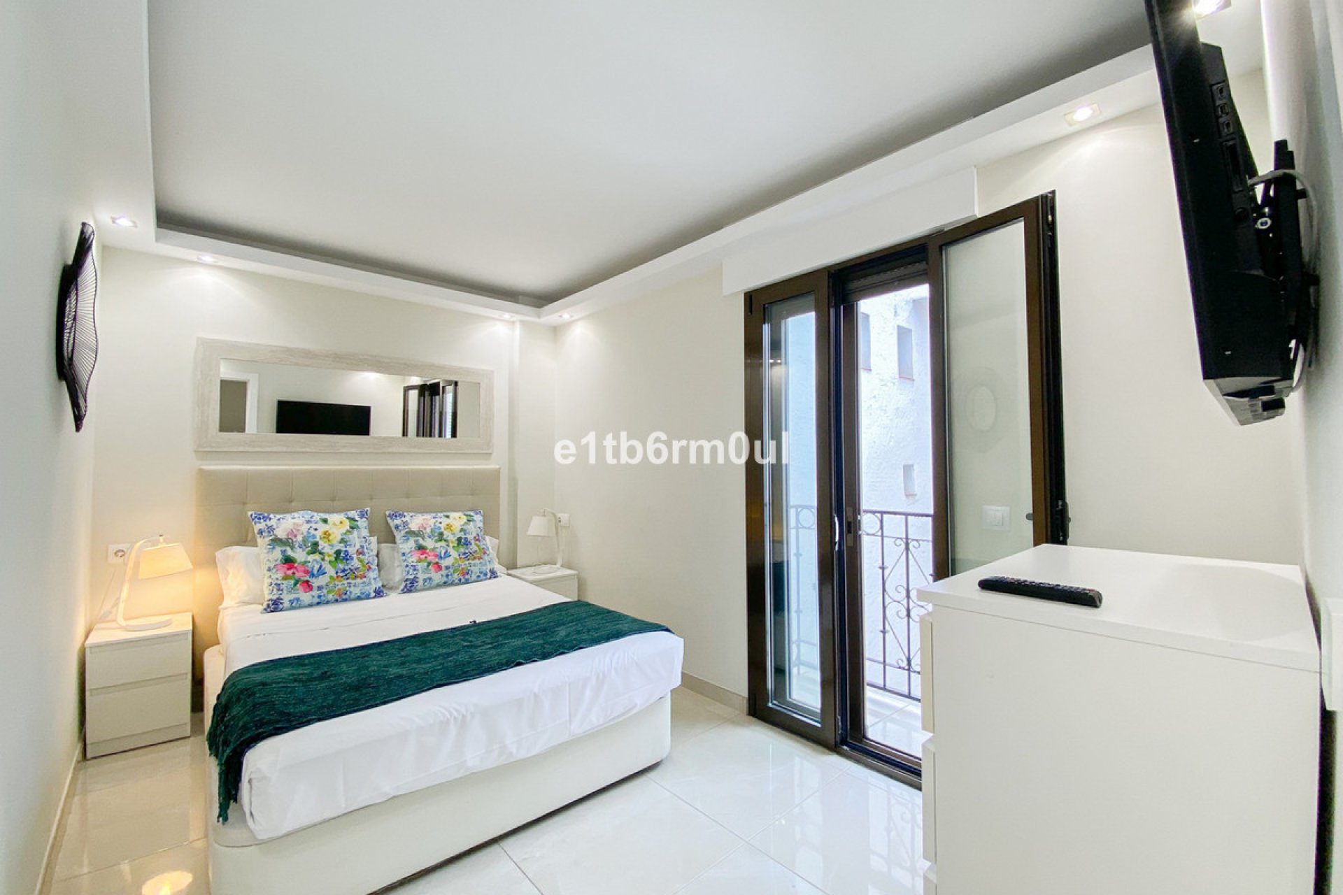 Resale - Apartment - Middle Floor Apartment - Marbella - Puerto Banús