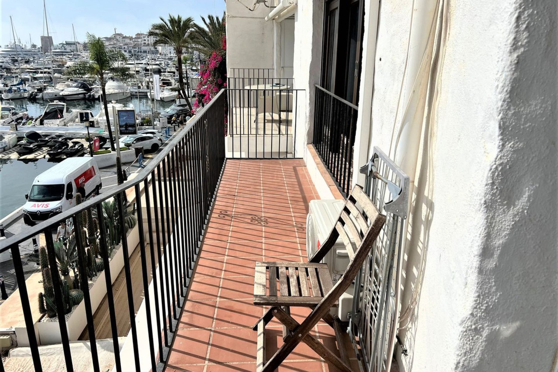 Resale - Apartment - Middle Floor Apartment - Marbella - Puerto Banús