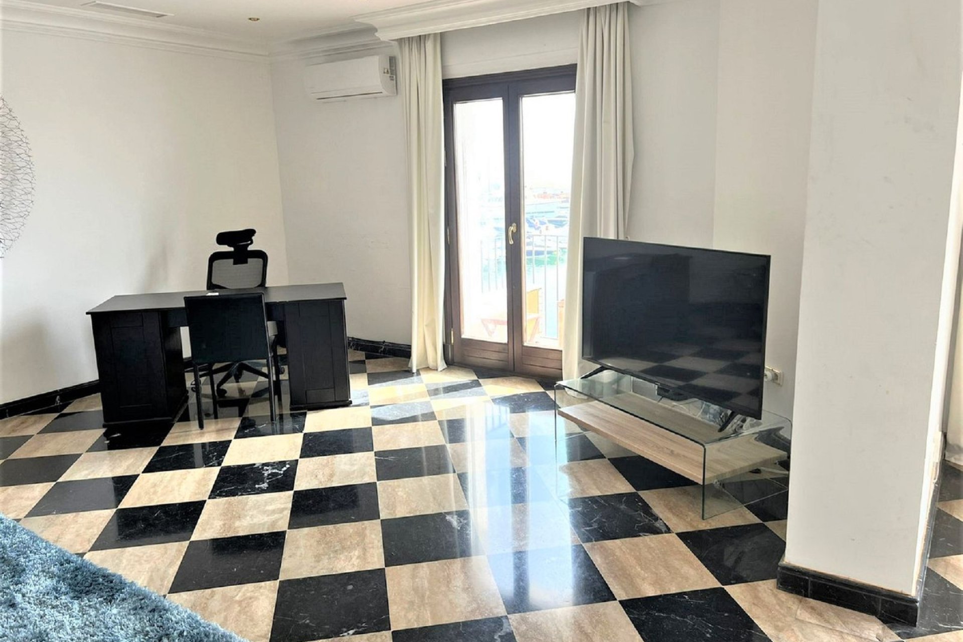 Resale - Apartment - Middle Floor Apartment - Marbella - Puerto Banús