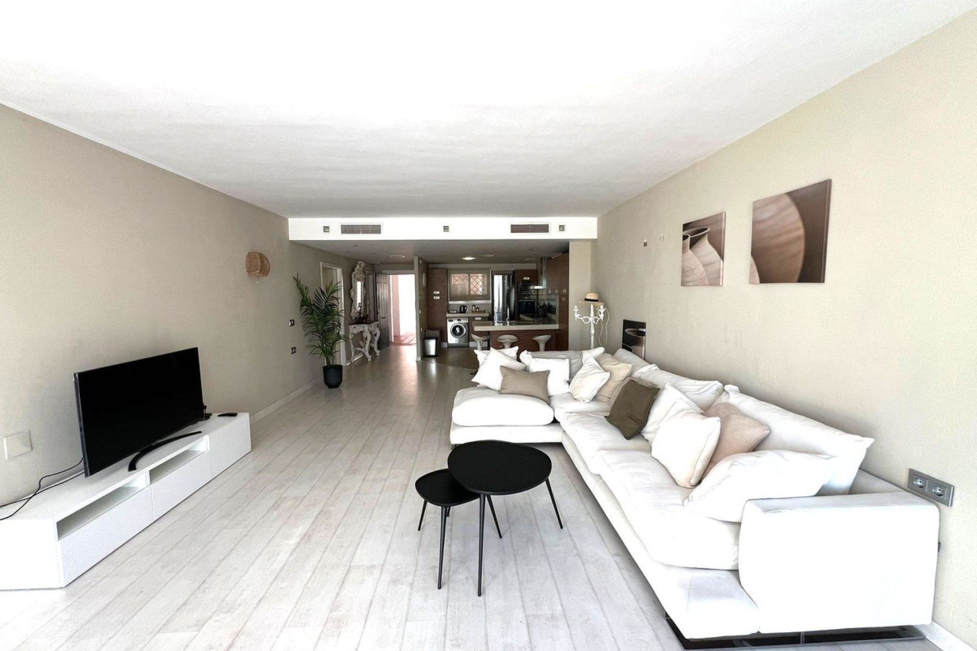 Resale - Apartment - Middle Floor Apartment - Marbella - Puerto Banús