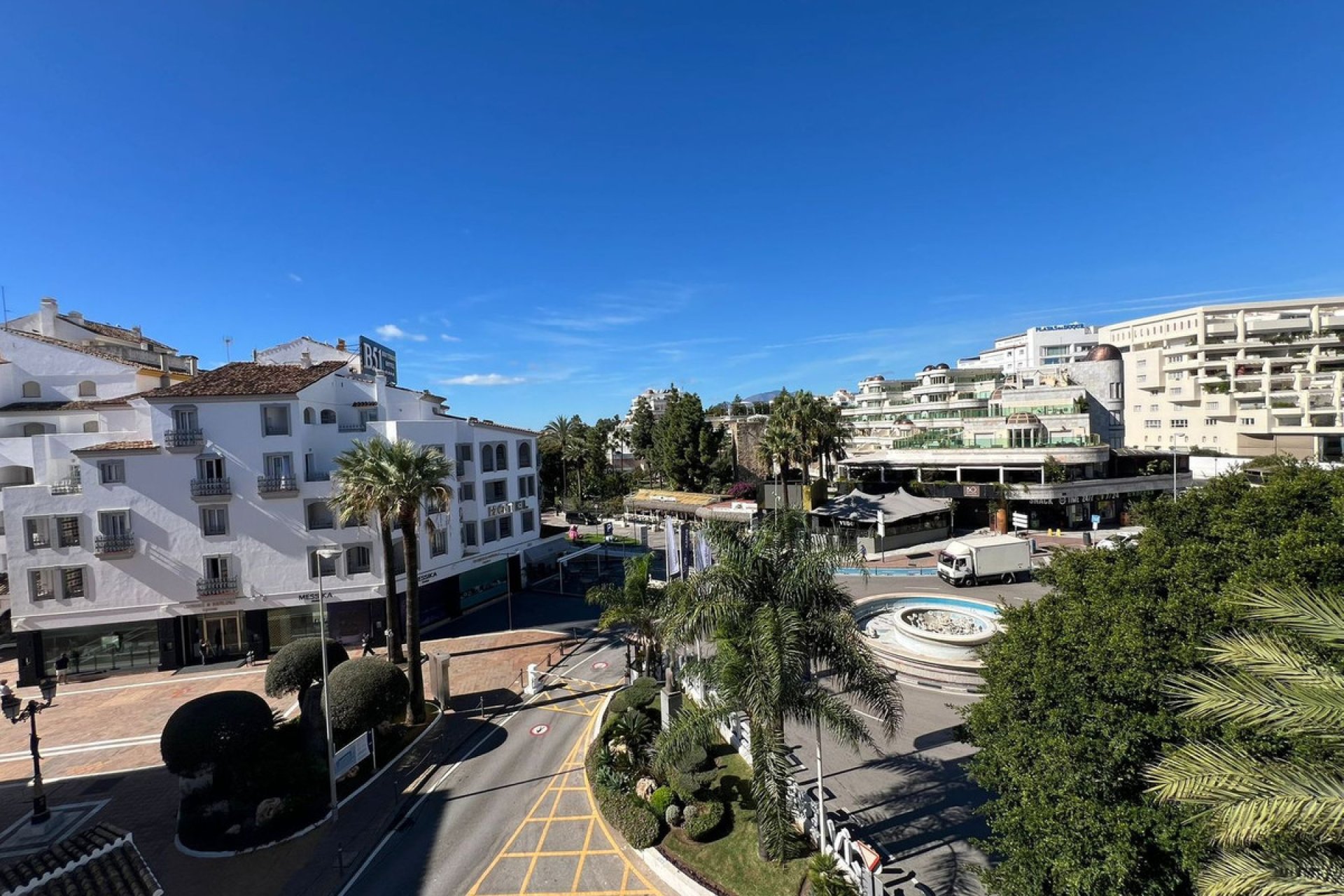 Resale - Apartment - Middle Floor Apartment - Marbella - Puerto Banús