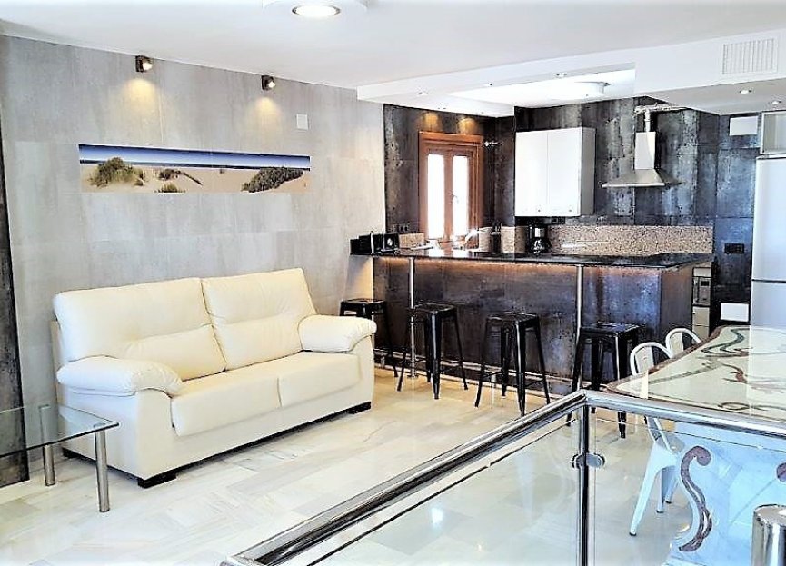 Resale - Apartment - Middle Floor Apartment - Marbella - Puerto Banús