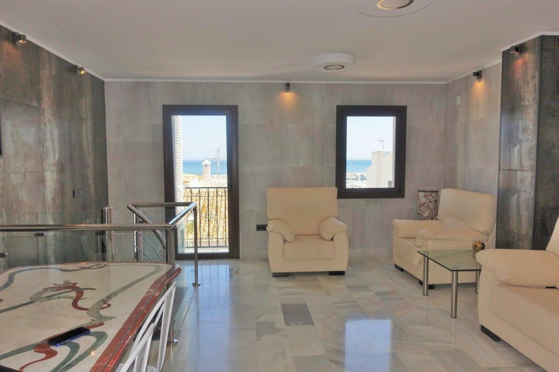 Resale - Apartment - Middle Floor Apartment - Marbella - Puerto Banús