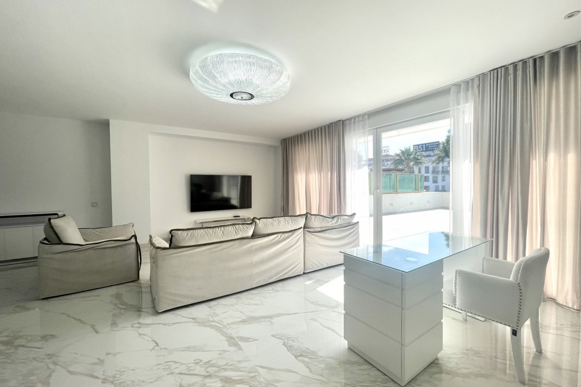 Resale - Apartment - Middle Floor Apartment - Marbella - Puerto Banús