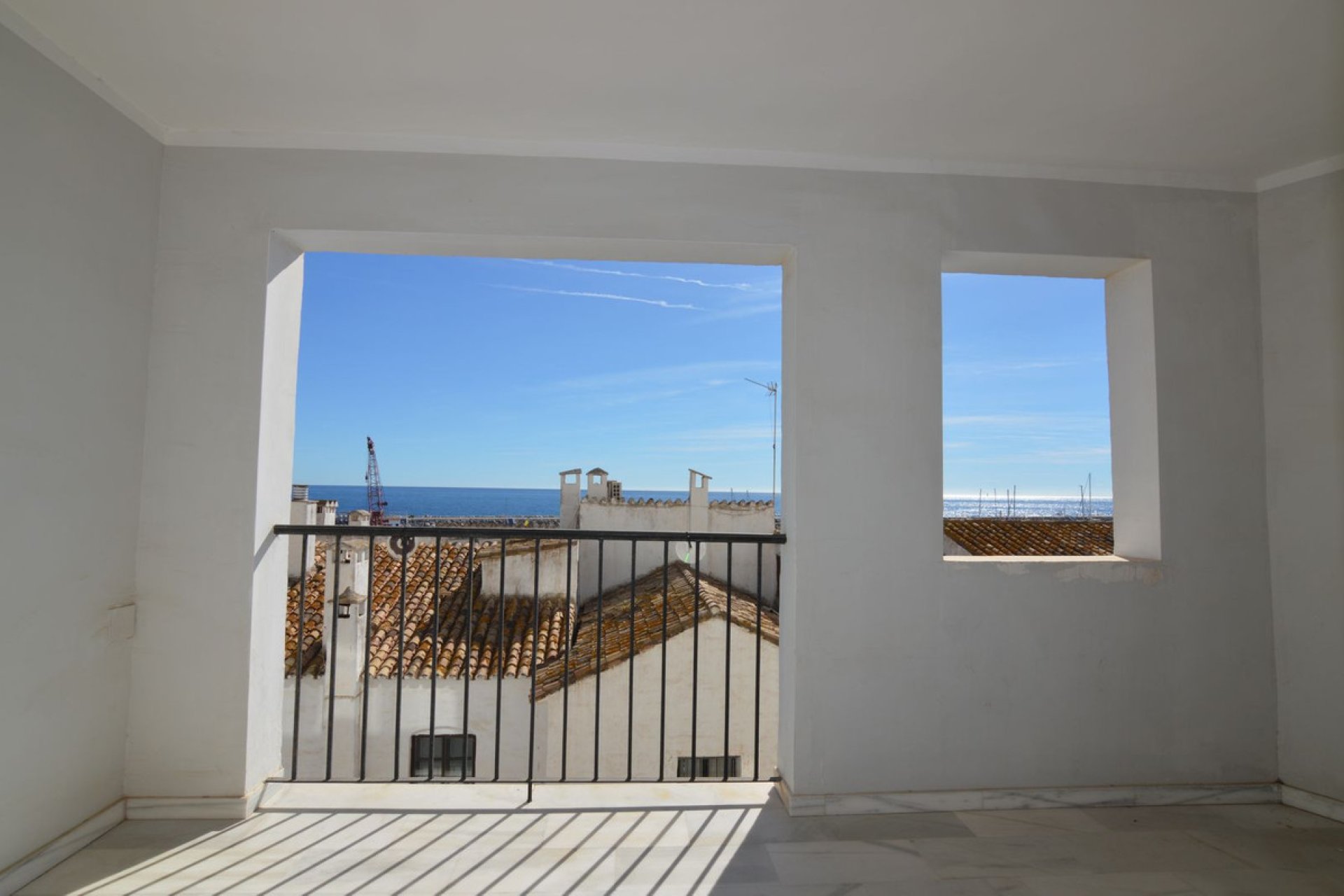 Resale - Apartment - Middle Floor Apartment - Marbella - Puerto Banús