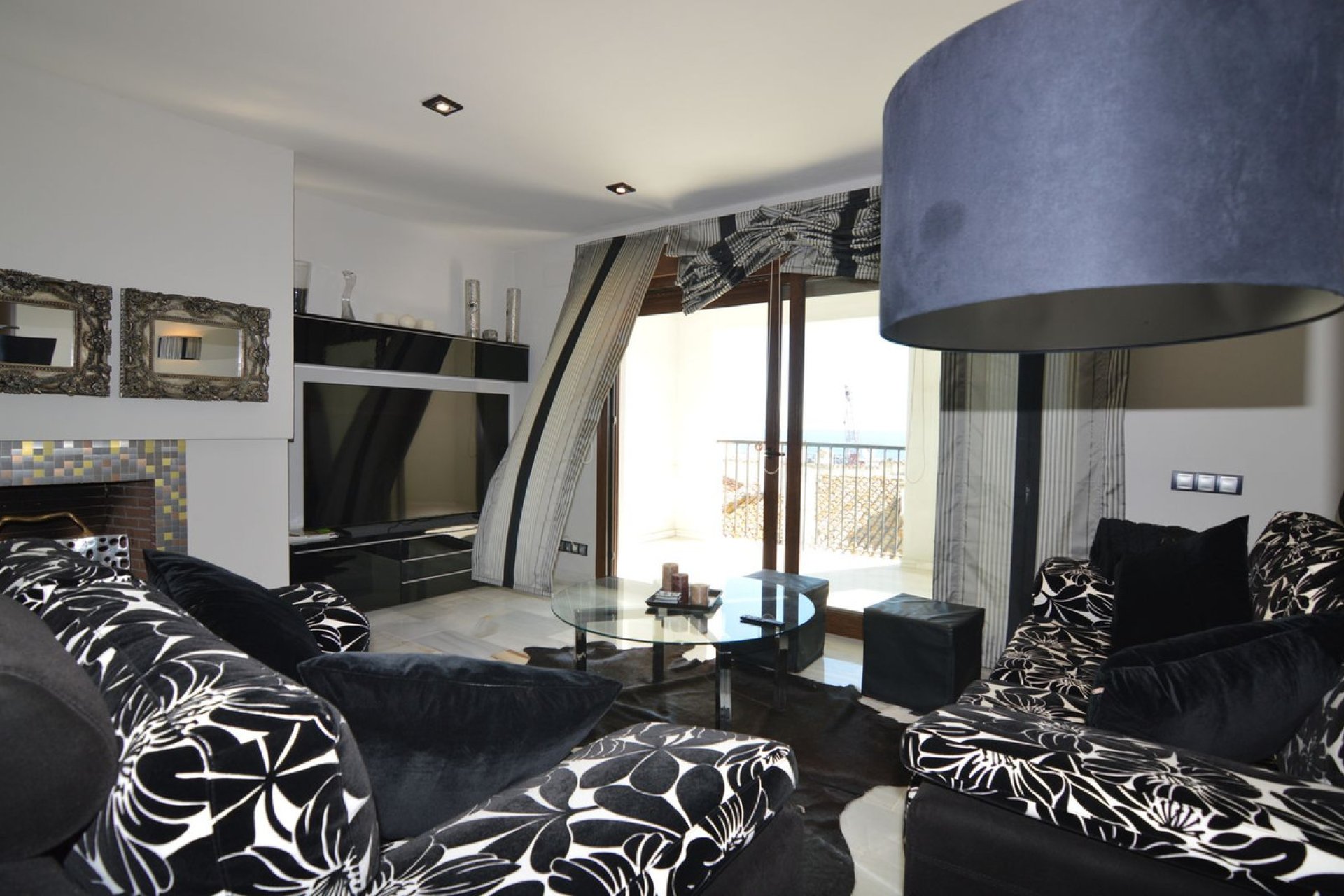 Resale - Apartment - Middle Floor Apartment - Marbella - Puerto Banús