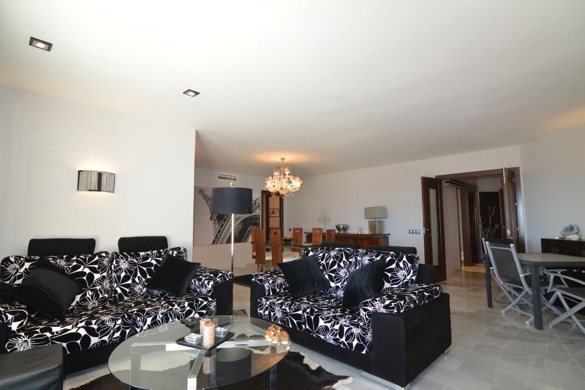 Resale - Apartment - Middle Floor Apartment - Marbella - Puerto Banús