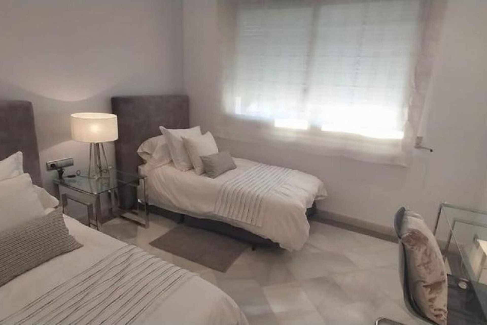 Resale - Apartment - Middle Floor Apartment - Marbella - Puerto Banús