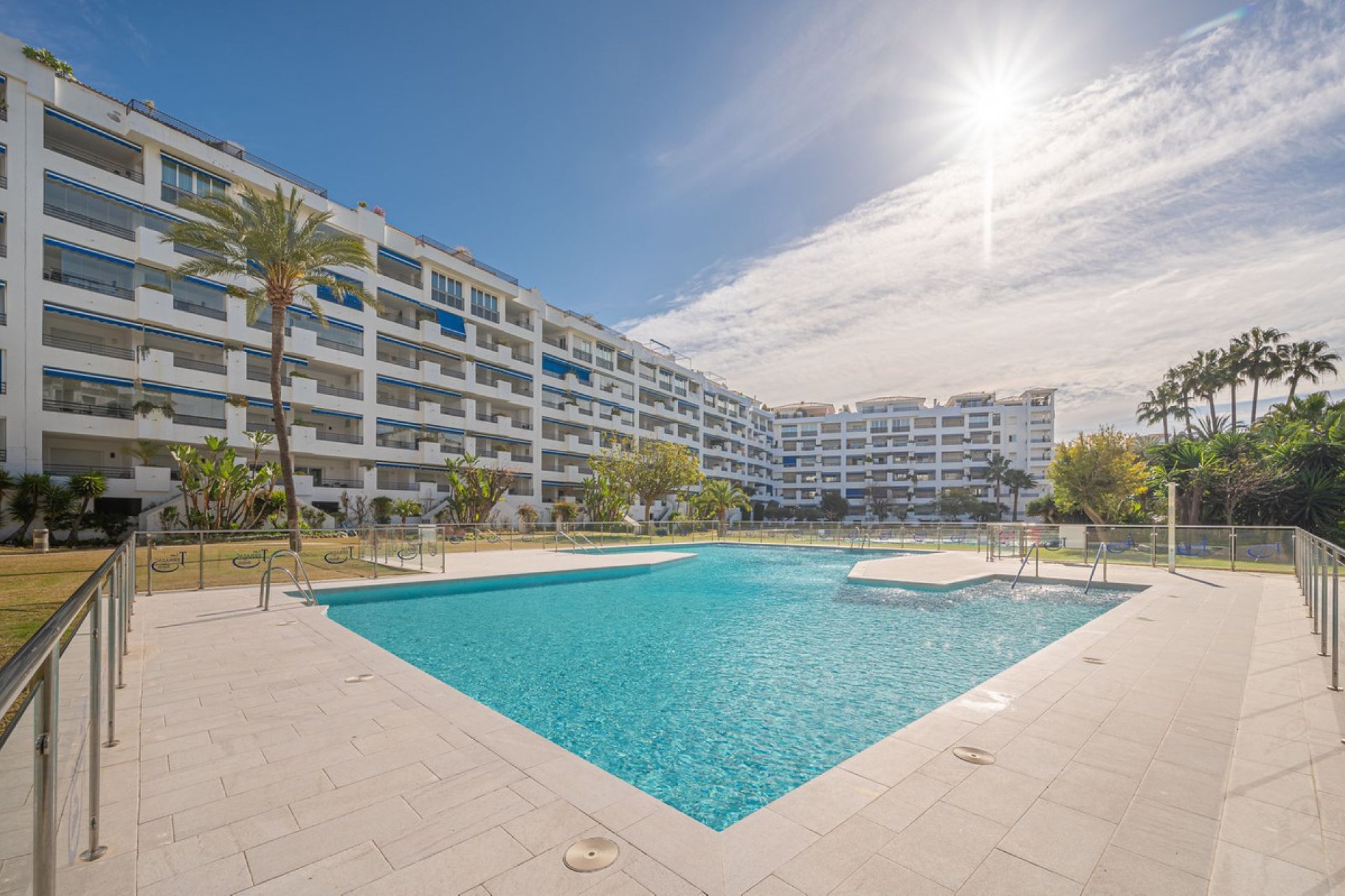 Resale - Apartment - Middle Floor Apartment - Marbella - Puerto Banús