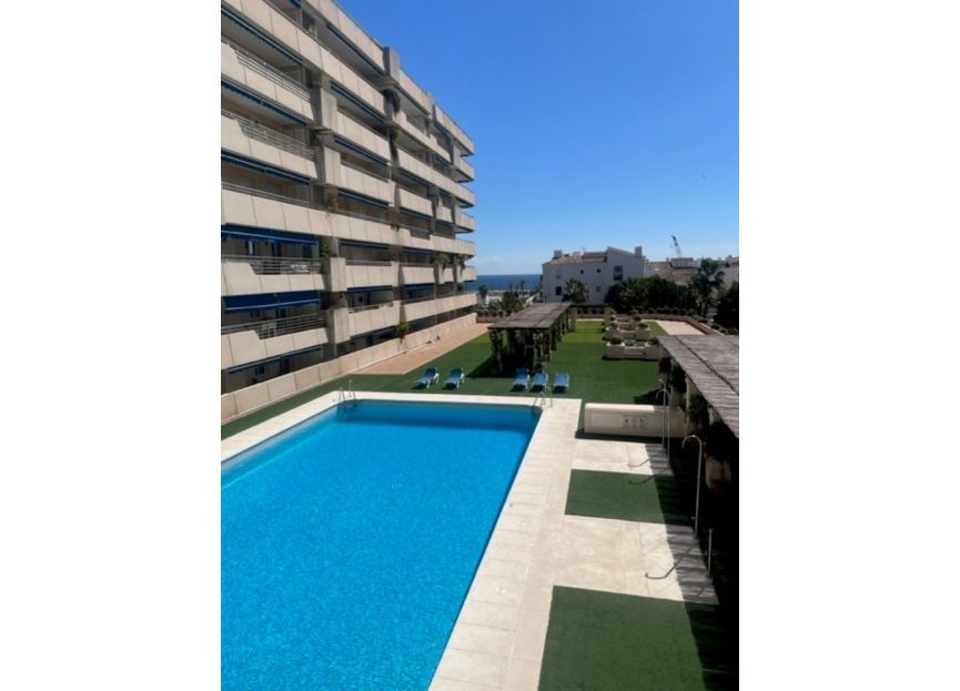 Resale - Apartment - Middle Floor Apartment - Marbella - Puerto Banús