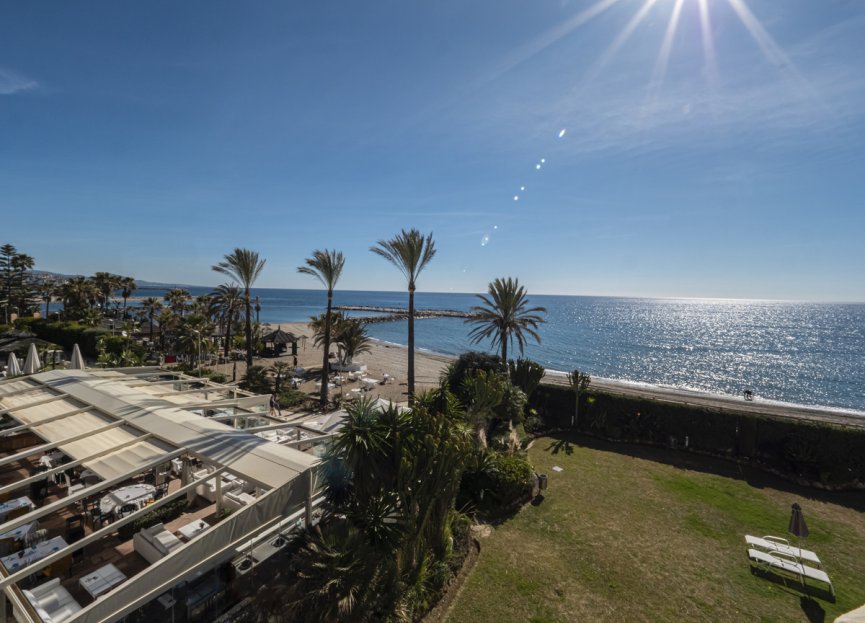 Resale - Apartment - Middle Floor Apartment - Marbella - Puerto Banús