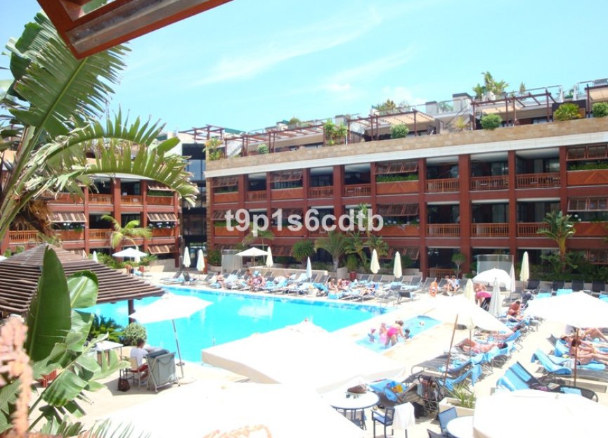 Resale - Apartment - Middle Floor Apartment - Marbella - Puerto Banús