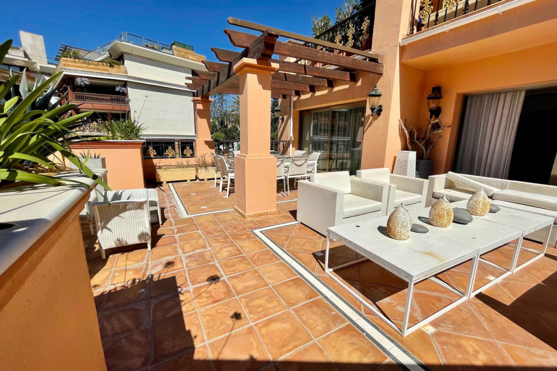 Resale - Apartment - Middle Floor Apartment - Marbella - Puerto Banús